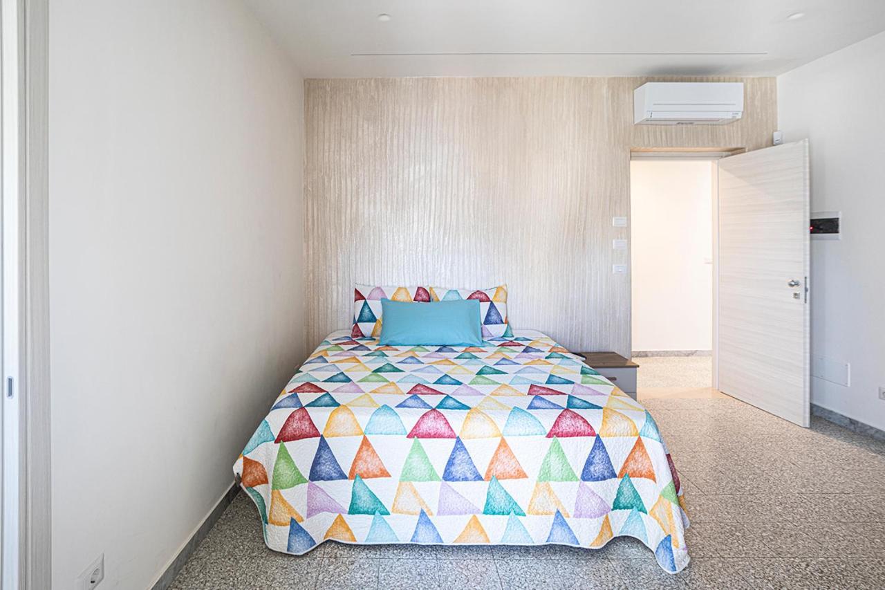 Hotel Mola'S Square House Mola di Bari Zewnętrze zdjęcie