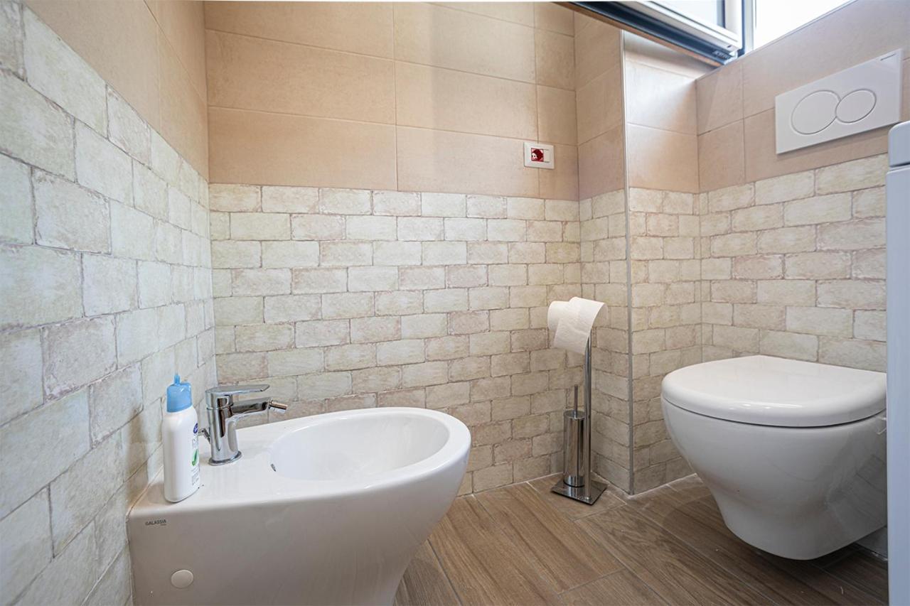 Hotel Mola'S Square House Mola di Bari Zewnętrze zdjęcie
